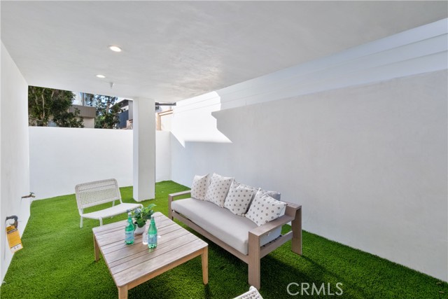 Detail Gallery Image 52 of 54 For 707 2nd St, Hermosa Beach,  CA 90254 - 4 Beds | 4/1 Baths