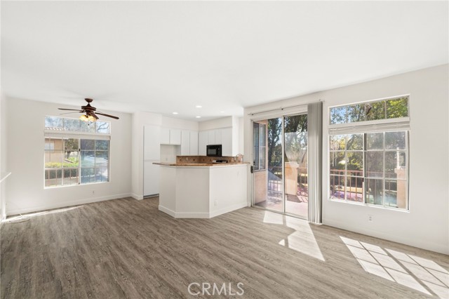 Image 5 of 35 For 8215 White Oak  19