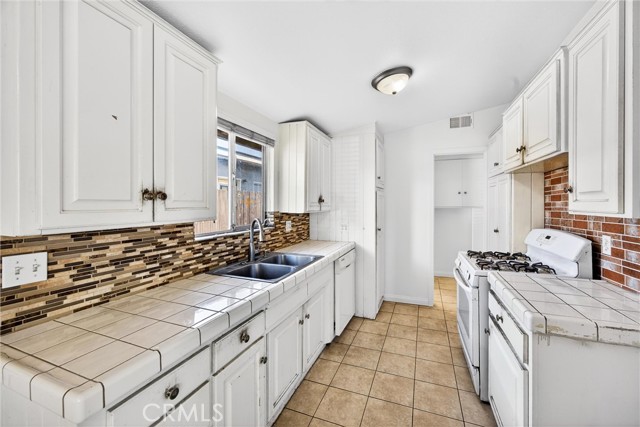 Detail Gallery Image 17 of 39 For 1813 W Westmont Dr, Anaheim,  CA 92801 - 3 Beds | 1/1 Baths