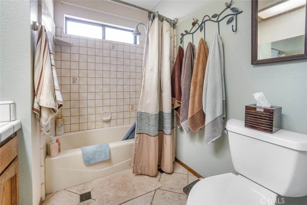 https://media.crmls.org/medias/ab05533b-a54b-4884-ad4a-e0a83edd70c7.jpg?preset=X-Large