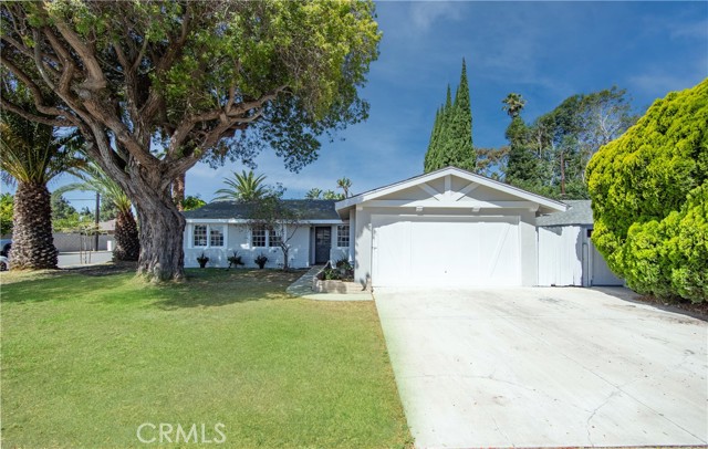 16271 Fairway Lane, Huntington Beach CA: https://media.crmls.org/medias/ab05f915-93ed-4c57-b663-01aa8efef8ee.jpg