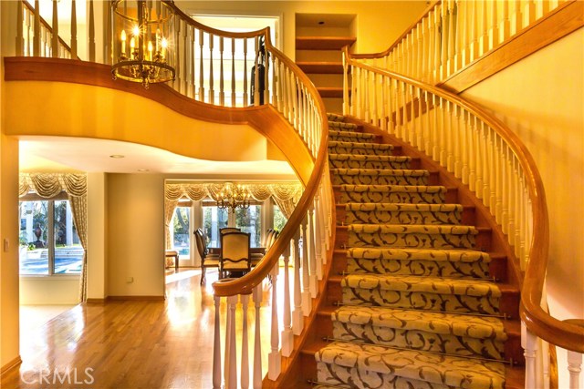 Beautiful staircase and oak hardwood flooring.  More beautiful photos and walk through tour here : 
https://my.matterport.com/show/?m=afAp8W6bNDK&mls=1
