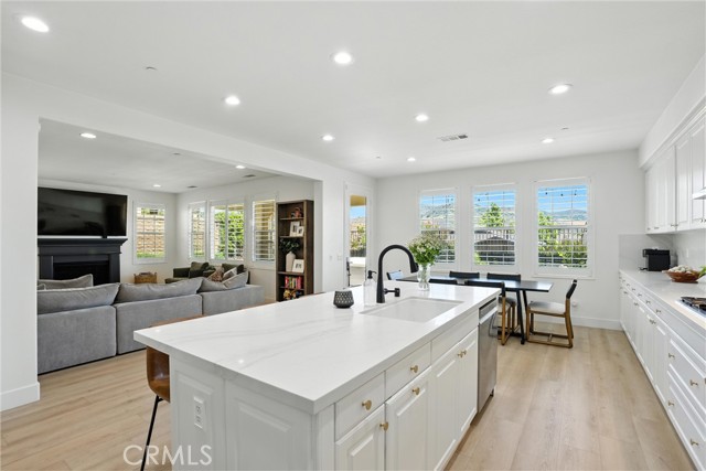 12 Rastro Street, Rancho Mission Viejo CA: https://media.crmls.org/medias/ab06d183-fdbe-40a6-ba2e-c41616d30654.jpg