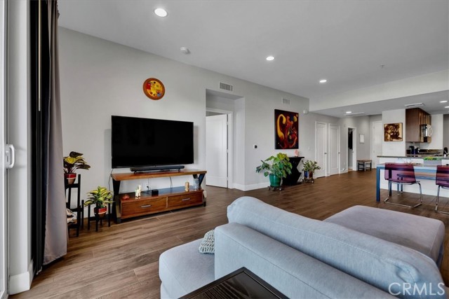 Image 34 of 75 For 300 4th Street 214