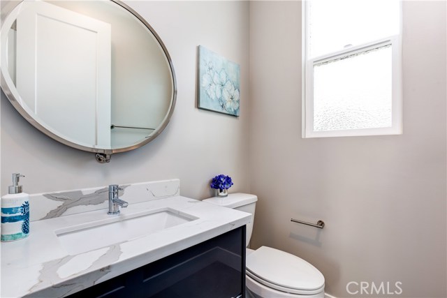 Detail Gallery Image 12 of 28 For 2068 Maple Ave #D,  Costa Mesa,  CA 92627 - 3 Beds | 2/1 Baths