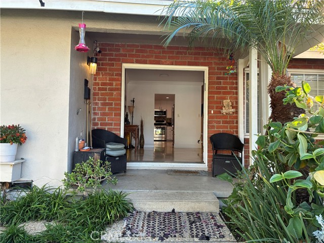 Detail Gallery Image 8 of 10 For 19046 Friar St, Tarzana,  CA 91335 - 4 Beds | 2 Baths