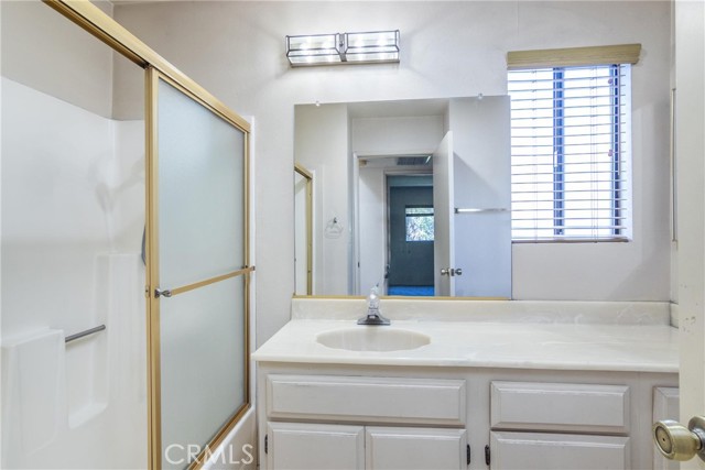 Detail Gallery Image 12 of 18 For 13203 Vanowen St #8,  North Hollywood,  CA 91605 - 2 Beds | 3 Baths