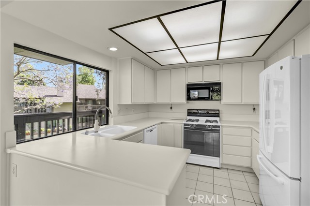 Detail Gallery Image 8 of 36 For 10 Lago Norte, Irvine,  CA 92612 - 2 Beds | 2 Baths