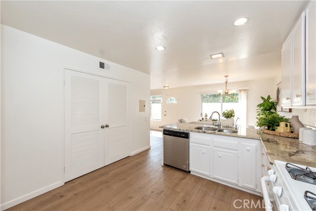 Detail Gallery Image 11 of 31 For 28 Exeter #19,  Irvine,  CA 92612 - 2 Beds | 2/1 Baths