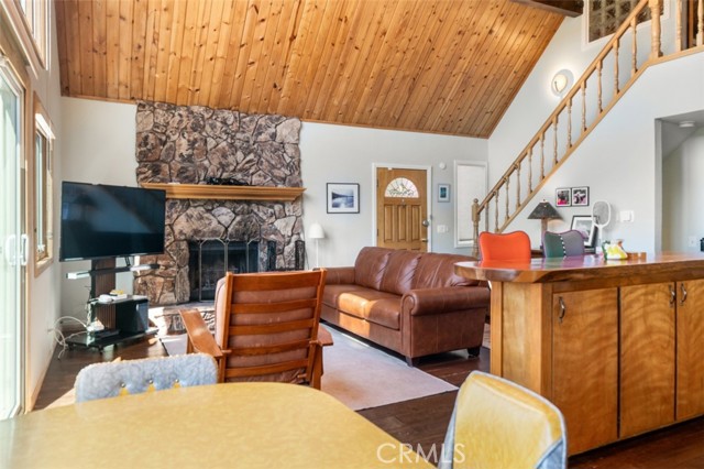 1372 Sequoia, Lake Arrowhead, CA 92352