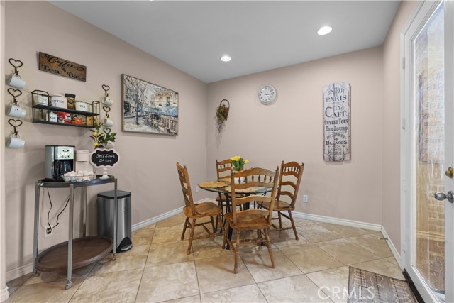 27123 Coral Bells Way, Murrieta CA: https://media.crmls.org/medias/ab0b89d2-8f52-4cc3-a214-02b846b8bd25.jpg