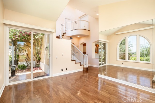 12 Savona Court, Newport Coast CA: https://media.crmls.org/medias/ab0bdd3f-902a-4be3-ae07-887d6cdf92e1.jpg