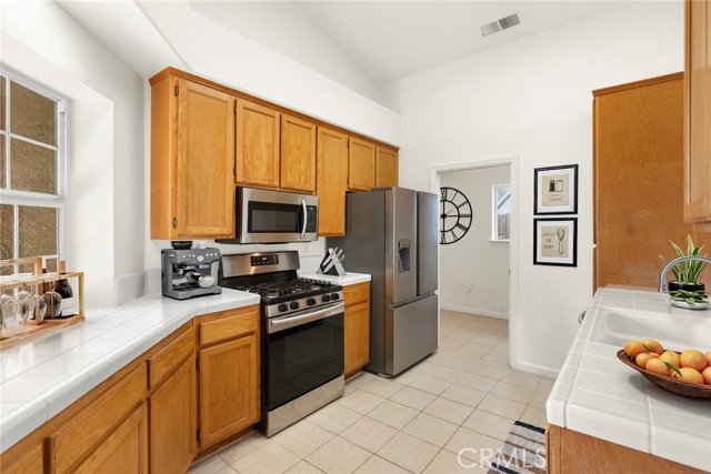 Detail Gallery Image 8 of 16 For 338 Royal Glen, Chico,  CA 95973 - 3 Beds | 2 Baths