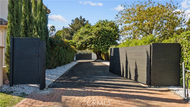 Detail Gallery Image 2 of 63 For 5359 Cedros Ave, Sherman Oaks,  CA 91411 - 3 Beds | 2/1 Baths