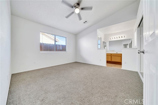 3524 San Jacinto Avenue, Rosamond CA: https://media.crmls.org/medias/ab0d7c0a-4ed0-4cb5-af26-b0dc7652a6f6.jpg