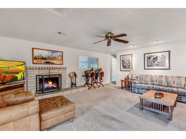 5400 Carrizo Road, Atascadero CA: https://media.crmls.org/medias/ab0e87b9-672c-4b4e-86d3-32f40b202091.jpg