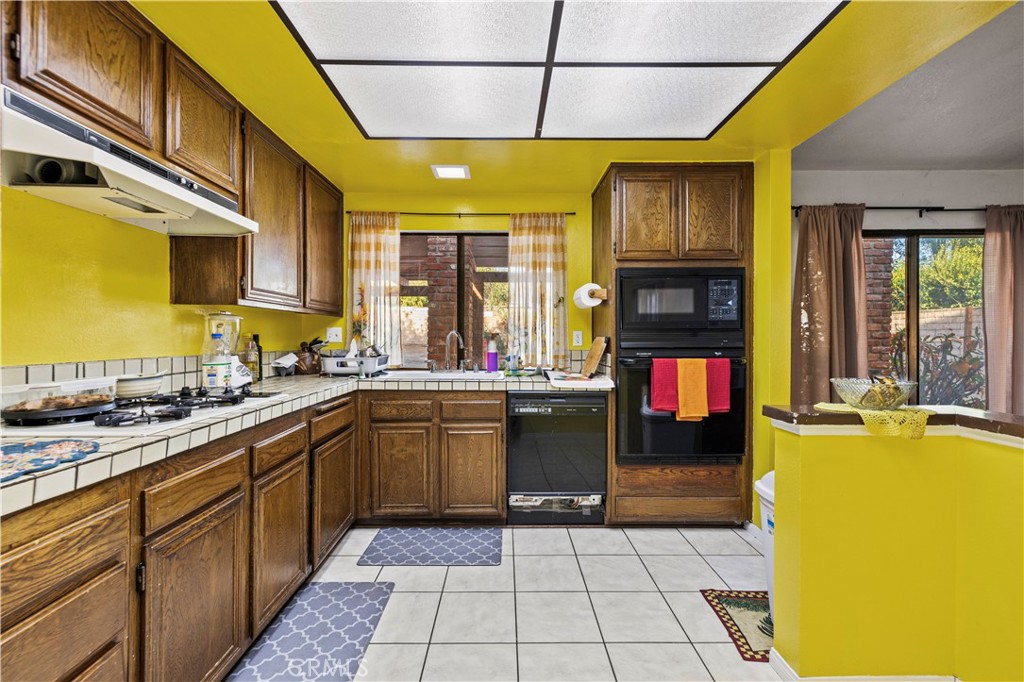 https://media.crmls.org/medias/ab0f79a0-1852-45e2-bb43-c4ba537eaae6.jpg?preset=X-Large