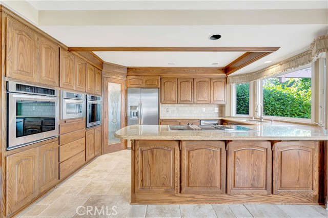 Detail Gallery Image 14 of 52 For 19371 Woodlands Dr, Huntington Beach,  CA 92648 - 3 Beds | 2/1 Baths