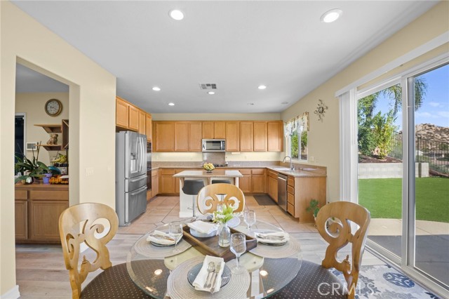 Detail Gallery Image 10 of 57 For 31920 Cedarhill, Lake Elsinore,  CA 92532 - 5 Beds | 3/1 Baths