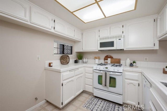 Detail Gallery Image 13 of 53 For 518 Parkview North, Santa Maria,  CA 93455 - 3 Beds | 2/1 Baths