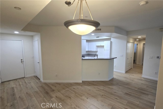 Detail Gallery Image 3 of 24 For 7551 Jordan #108,  Canoga Park,  CA 91303 - 3 Beds | 2/1 Baths