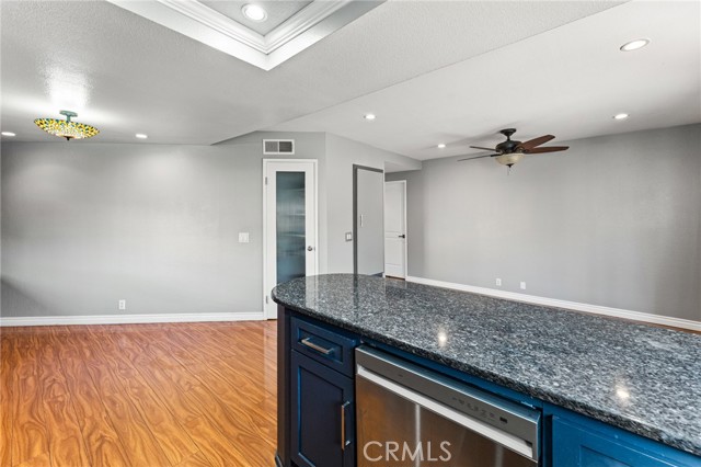 Detail Gallery Image 15 of 24 For 14870 Stonehedge Ln, Westminster,  CA 92683 - 2 Beds | 2 Baths