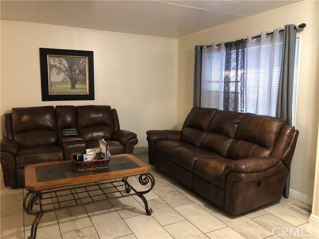 Detail Gallery Image 9 of 22 For 4901 Green River #113,  Corona,  CA 92878 - 4 Beds | 2 Baths