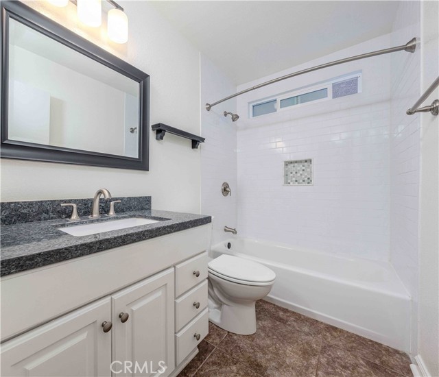 Detail Gallery Image 15 of 22 For 208 19th St #2,  Huntington Beach,  CA 92648 - 1 Beds | 1 Baths