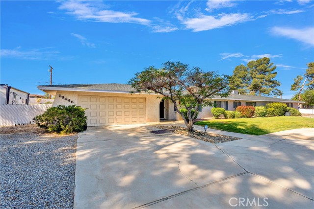 19445 Yanan Road, Apple Valley CA: https://media.crmls.org/medias/ab140584-c5b7-4ced-bf1d-c15f8949769c.jpg