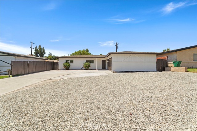 Detail Gallery Image 2 of 27 For 11429 Weber Ave, Moreno Valley,  CA 92555 - 4 Beds | 2 Baths