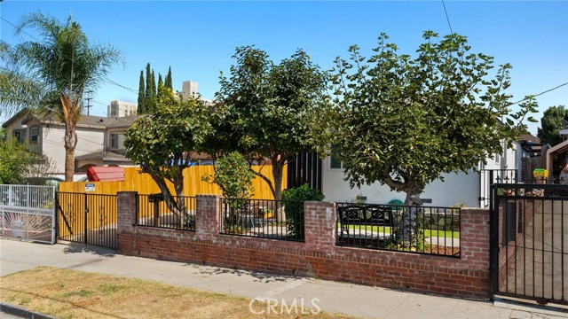 Detail Gallery Image 2 of 53 For 1012 Lord St, Los Angeles,  CA 90033 - 5 Beds | 2/1 Baths