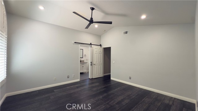 Detail Gallery Image 3 of 10 For 28786 Shadow Valley Ln, Saugus,  CA 91390 - 3 Beds | 3 Baths
