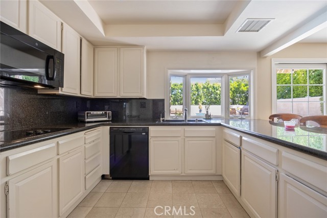 Detail Gallery Image 29 of 68 For 2030 Leeward Ln, Newport Beach,  CA 92660 - 4 Beds | 3/1 Baths