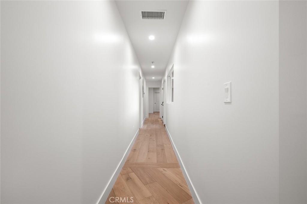 https://media.crmls.org/medias/ab16a7ea-5d70-4bb9-947b-f0a6e9248d24.jpg?preset=X-Large