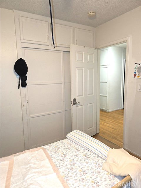 Detail Gallery Image 6 of 14 For 10251 Foster Rd, Downey,  CA 90242 - 4 Beds | 2 Baths