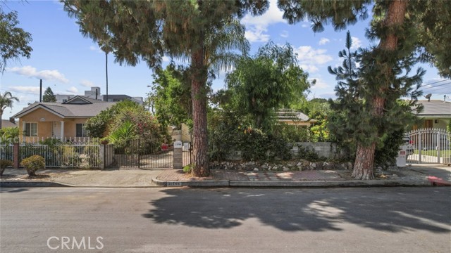 11744 Welby Way, North Hollywood CA: https://media.crmls.org/medias/ab185775-ddf4-4db6-b353-5496d3aaa532.jpg