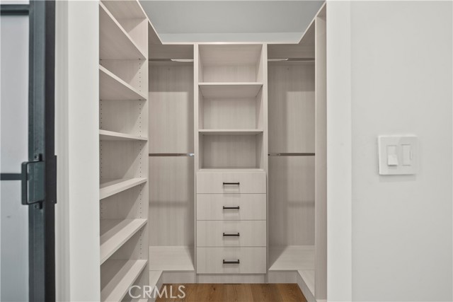 23427 Canzonet Street, Woodland Hills CA: https://media.crmls.org/medias/ab19ac71-8928-4156-b00a-ff9fe0533550.jpg