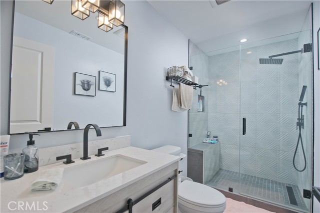 Detail Gallery Image 20 of 52 For 13608 Bassett St, Valley Glen,  CA 91405 - 6 Beds | 4 Baths