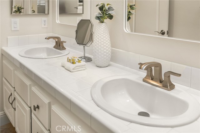 14 Celonova Place, Lake Forest CA: https://media.crmls.org/medias/ab1a3d51-baec-4e32-a240-6a125bb1f83f.jpg