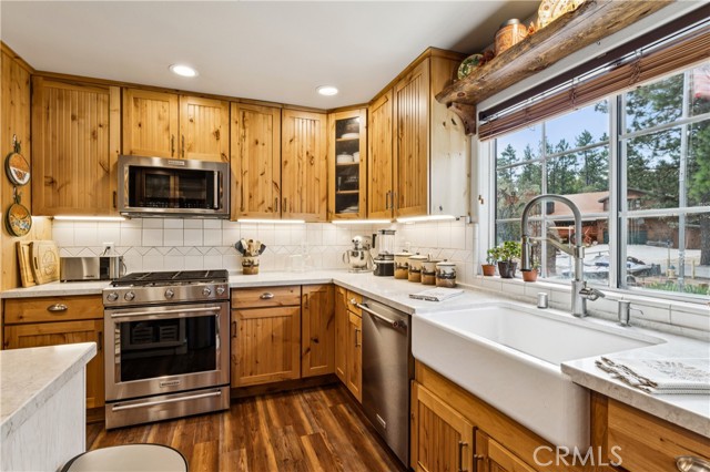 32360 Pine Manor Lane, Running Springs, CA 92382