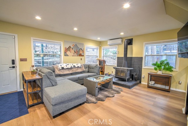 582 Rose Lane, Twin Peaks CA: https://media.crmls.org/medias/ab1b7f5e-0c99-4a43-8c43-1724481ccea3.jpg