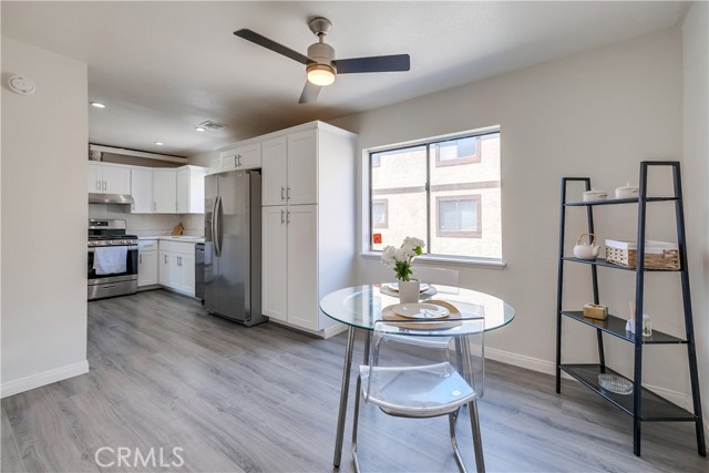 Nice dining area off the kitchen