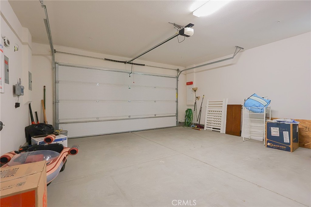 https://media.crmls.org/medias/ab1e8ee8-8a9b-4a72-b57d-3396f6861863.jpg?preset=X-Large