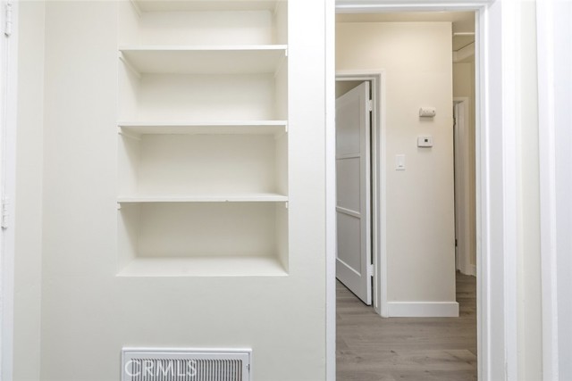 Detail Gallery Image 5 of 19 For 8006 Louise Ave, Northridge,  CA 91325 - 3 Beds | 2 Baths