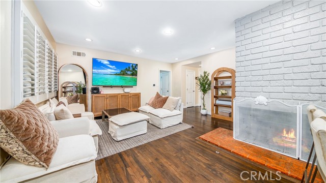 Detail Gallery Image 4 of 20 For 15852 Index St, Granada Hills,  CA 91344 - 3 Beds | 2 Baths