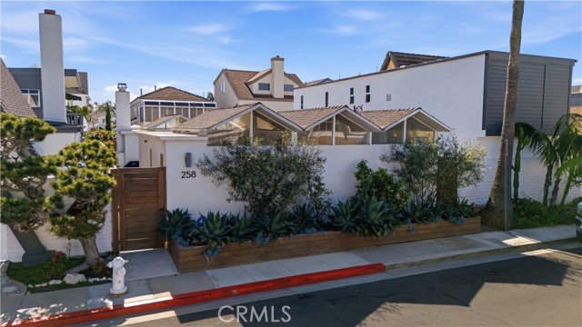 Detail Gallery Image 28 of 36 For 258 Walnut, Newport Beach,  CA 92663 - 3 Beds | 2 Baths