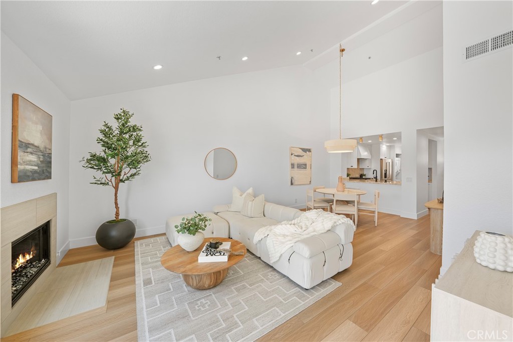 Ab20e879 B1b8 42d1 A1d2 Dfd4240a2c2b