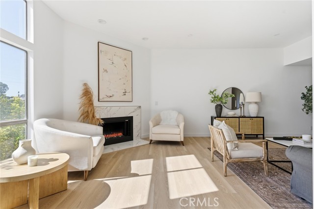 Detail Gallery Image 4 of 37 For 10820 Holman Ave #204,  Los Angeles,  CA 90024 - 2 Beds | 2 Baths