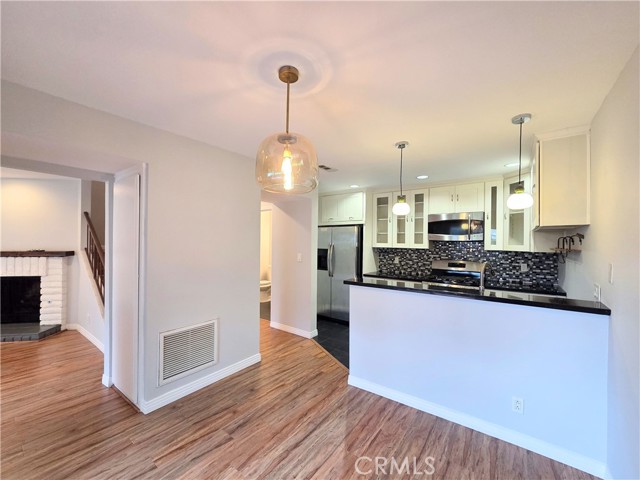 Detail Gallery Image 8 of 34 For 3701 Country Club Dr #3,  Long Beach,  CA 90807 - 2 Beds | 1/1 Baths