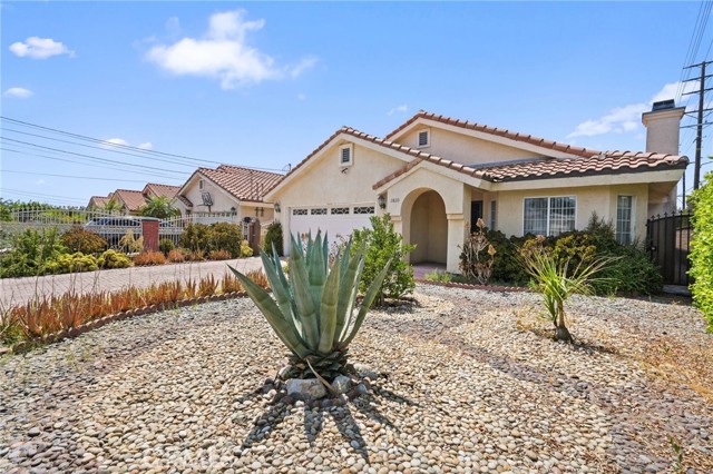 11833 Pendleton Street, Sun Valley CA: https://media.crmls.org/medias/ab22c08d-ad68-41f6-8a0f-7a70811a0101.jpg